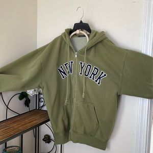 BRANDY MELVILLE “New York” Emblem Hoodie-Used Condition🌴